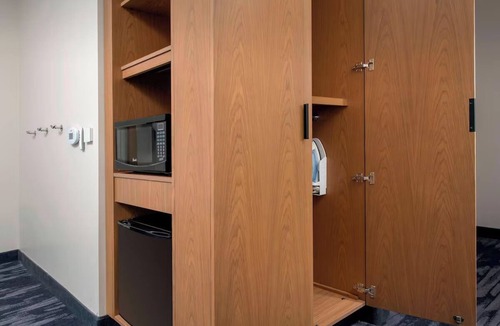 Doral Hotel | Modern & Inviting 4 Executive King Suite w/Free Breakfast Near Shopping Center