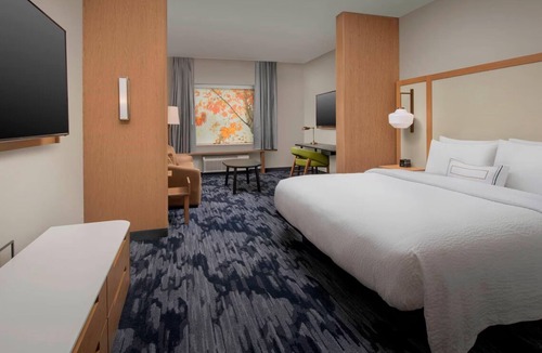 Doral Hotel | Modern & Inviting 4 Executive King Suite w/Free Breakfast Near Shopping Center