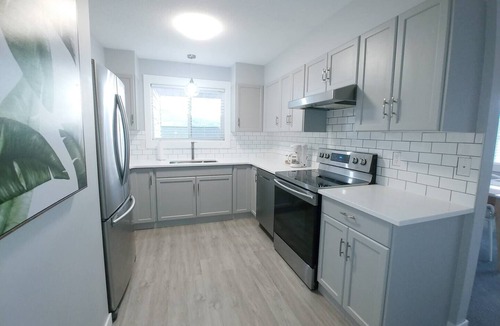 Okanagan-Similkameen Apartment | Modern Lake City Getaway