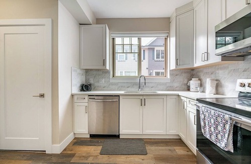 Mill Lake House | Modern luxury 3bedroom 3 bath with huge patio