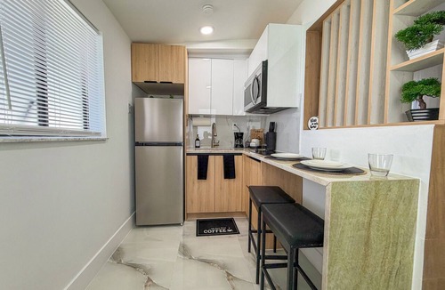 Pembroke Pines Apartment | Modern Luxury Studio Kitchen, Wi-Fi & Private Parking