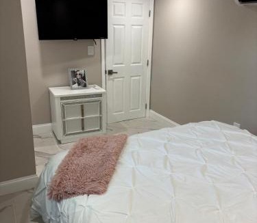 Miami Gardens House | Modern Miami Gardens Stay Near Hard Rock Stadium