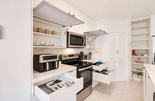 Miami Gardens House | Modern Miami Home - Sleeps 12 - Near Hard Rock