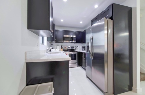 Seybold Apartment | Modern Miami Home with Free Parking