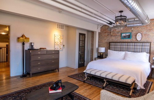 Glenwood Springs Hotel | Modern Mountain Retreat Near Glenwood Adventure & Riverwalk Fun