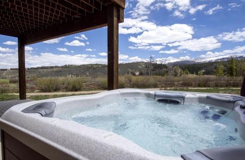 Winter Park House | Modern Mountain Cabin with Hot-Tub in Fraser, Colotado