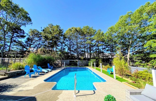 East Dennis House | Modern Oasis. Private Heated Saltwater Pool. Huge Lounge Deck. Beach Golf Bike.
