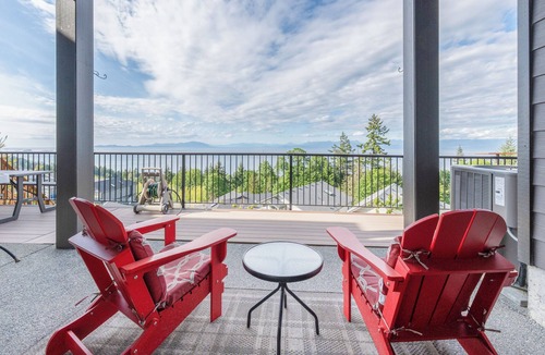 Regional District of Nanaimo House | Modern Oceanview 2BR Suite w/Patio & Private Entry | Nanaimo Retreat