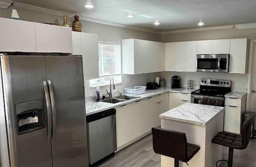 Pompano Beach House | Modern Paradise! Near Restaurants-Shopping-Beaches