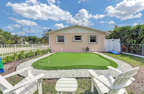 West Palm Beach House | Modern Pool Home w/ Putting Green 5min Downtown