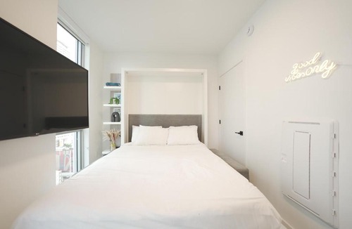 Downtown Miami Apartment | Modern Private Condo Downtown - Gym, Pool, Bayview