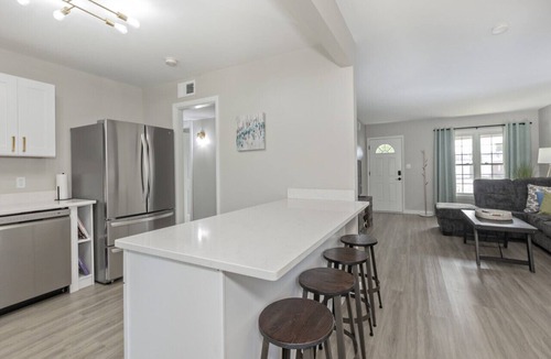 Euclid House | Modern Ranch 15 min to Downtown & Hospitals