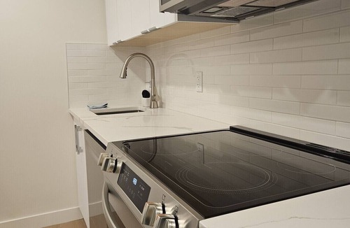 Renfrew Apartment | Modern Renfrew Retreat: Private 1BR/1BA Suite