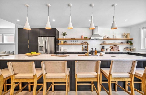 Detroit - Shoreway House | Modern Retreat w/Pickleball, Sauna + Hot Tub