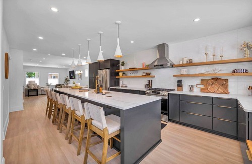 Detroit - Shoreway House | Modern Retreat w/Pickleball, Sauna + Hot Tub