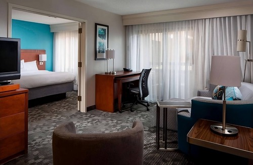 Boca Raton Hotel | Modern Room Perfect for Relaxing Getaways: Heated Pool, On-Site Market & More