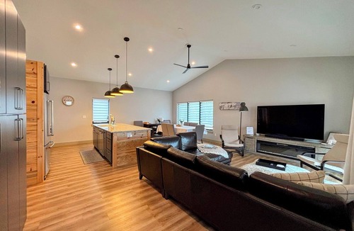 Gunnison House | Modern Spacious Home, New Build, AC
