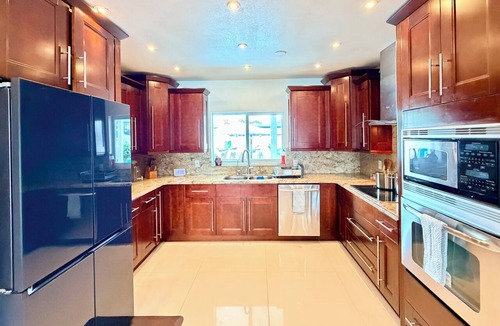 Pembroke Pines House | Modern Spacious Home Private Pool & Game Room Near Hard Rock & Beaches