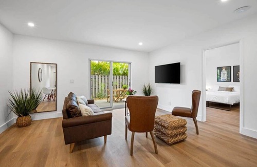 Sailboat Bend Apartment | Modern Stay Condo- 2 bed 1 bath Near Riverwalk