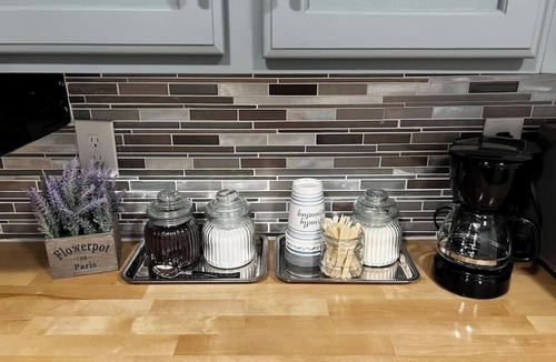 Everett House | Modern Studio Close to Campus & 10min to Boston