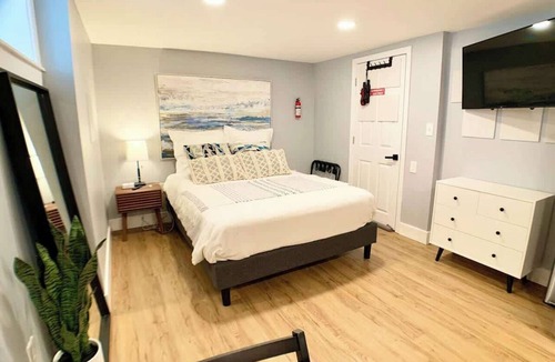 Arlington Apartment | Modern Studio-Private Entrance,Washer+Dryer