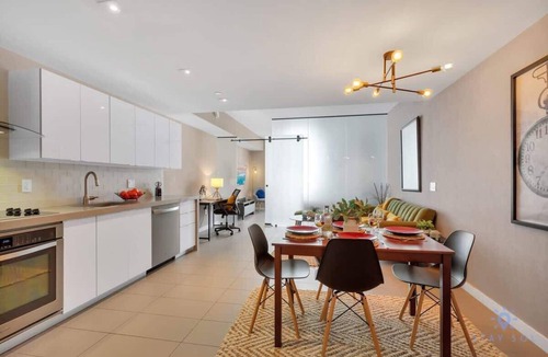 Town Square Apartment | Modern Stylish 1BR Apartment