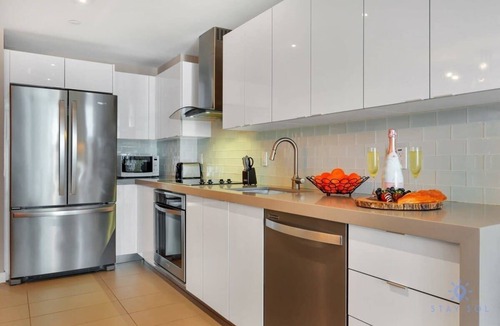 Town Square Apartment | Modern Stylish 1BR Apartment