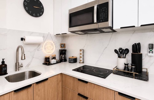 Pembroke Pines Apartment | Modern Suite | King Bed | Free Parking