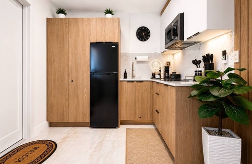 Pembroke Pines Apartment | Modern Suite | King Bed | Free Parking