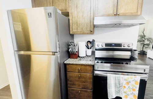 Southeast Edmonton Apartment | Modern Unit*Kingbed*Baby & Kid Friendly*Fireplace*