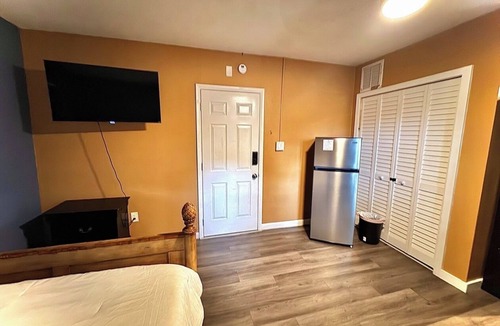 Vero Beach Apartment | Modest Comfy studio in the heart of VeroBeach