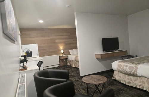 Outlook Hotel | Mokai Inn