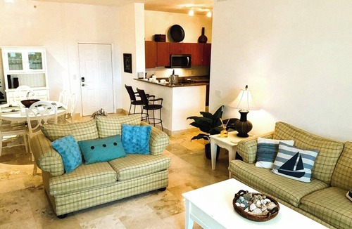 East Ocean Ave Apartment | MOR3 - 110 Stepping out to Relaxation