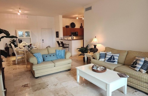 East Ocean Ave Apartment | MOR3 - 110 Stepping out to Relaxation