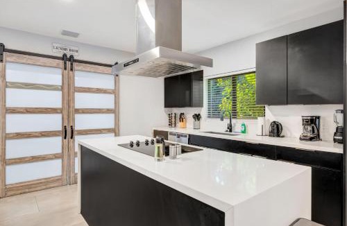 Golden Glades Villa | Moroccan Style Villa - Pool and Cabana - BKB Court