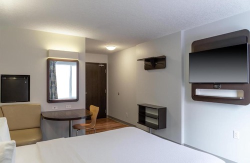 Airdrie Hotel | Motel 6 Airdrie