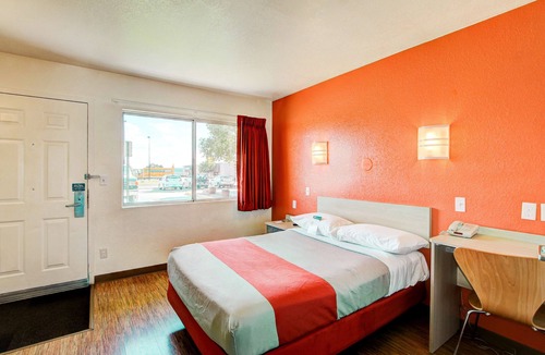 Dupont Hotel | Motel 6 Denver, CO - Airport
