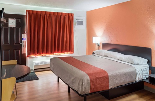 Fort St. John Hotel | Motel 6 Fort St. John, BC