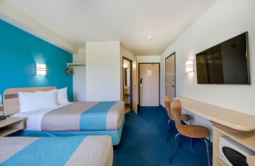Clairmont Hotel | Motel 6 Grande Prairie, AB