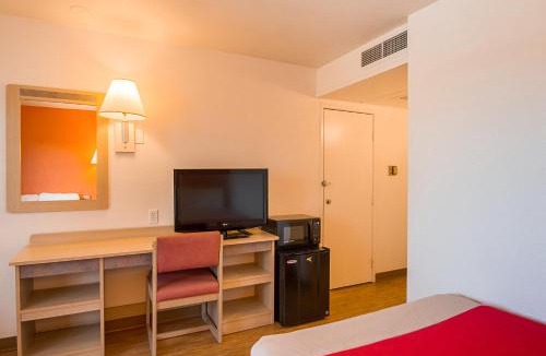 Laramie Hotel | Motel 6-Laramie, WY