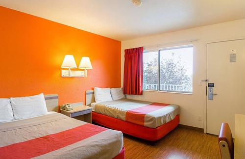 Laramie Hotel | Motel 6 Laramie, WY