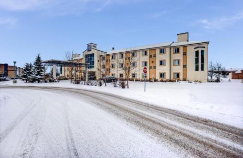 Red Deer Hotel | Motel 6-Red Deer, AB