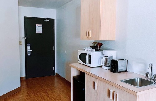 Regina Hotel | Motel 6 Regina, SK