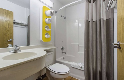Streetsboro Hotel | Motel 6 Streetsboro, OH