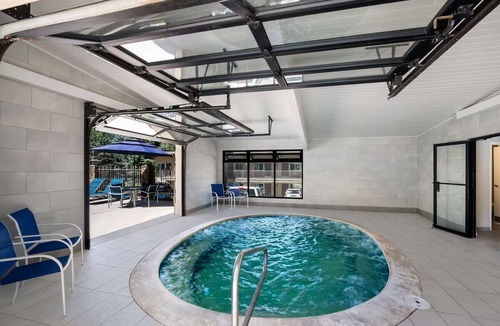Glenwood Springs Hotel | Mountain Adventure Hub Near Downtown Glenwood | Pool Access | Free Breakfast