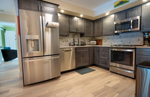 Mendon Condo | Mountain Basecamp Near Killington | Fireplace + Pool Access