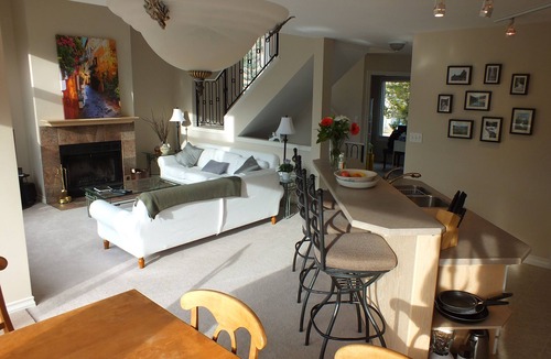 East Kootenay Condo | Mountain Bliss Retreat – Stunning Views & Serene Escape in Radium Hot Springs!