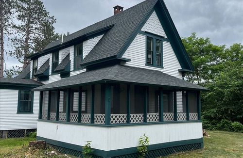 Shelburne Cottage | Mountain cottage. 4-bdrm cottage in the White Mountains with hiking trails.
