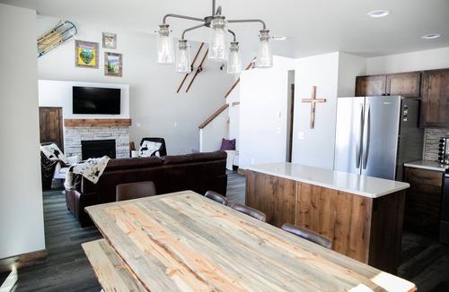 Estes Park House | Mountain Getaway—Hot Tub—Wifi—Game Room-Mtn Views—Fam Friendly