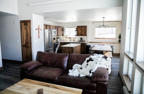 Estes Park House | Mountain Getaway—Hot Tub—Wifi—Game Room-Mtn Views—Fam Friendly